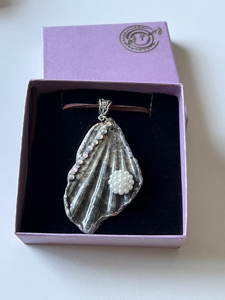 Necklece/sold at