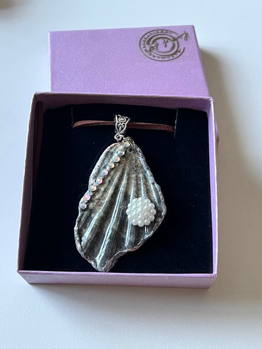 Necklece/sold at